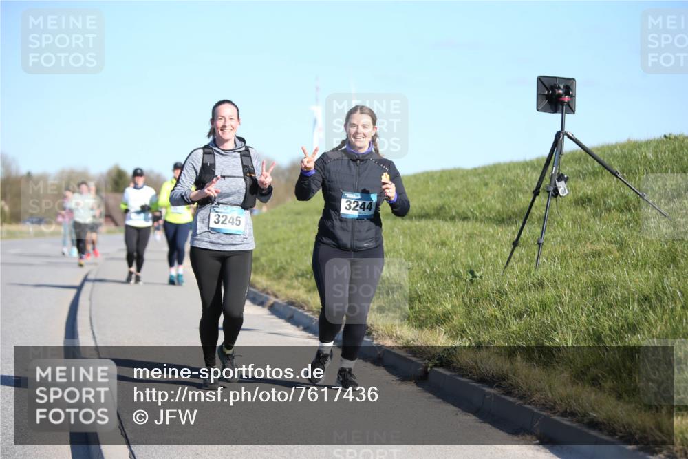 06.04.2025 - 44. Internationalen Wilhelmsburger Insellauf Jannik Wohlers http://msf.ph/oto/7617436 06.04.2025 09:42:49 Laufen 3245, 3244 meine-sportfotos.de