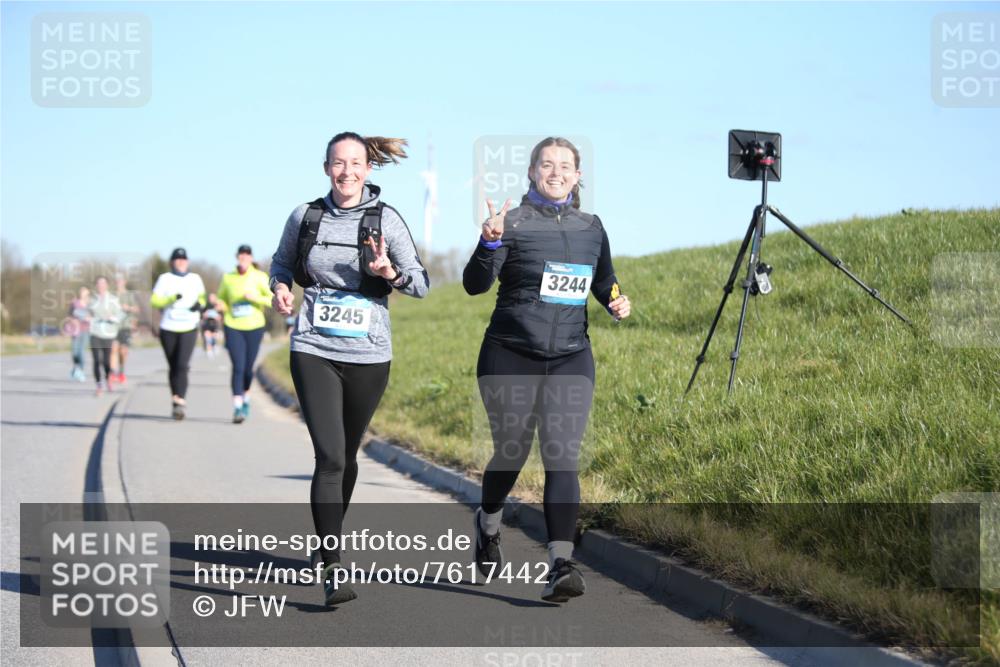 06.04.2025 - 44. Internationalen Wilhelmsburger Insellauf Jannik Wohlers http://msf.ph/oto/7617442 06.04.2025 09:42:49 Laufen 3245, 3244 meine-sportfotos.de