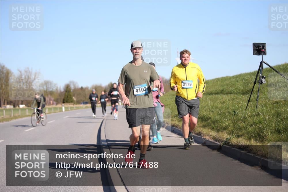 06.04.2025 - 44. Internationalen Wilhelmsburger Insellauf Jannik Wohlers http://msf.ph/oto/7617488 06.04.2025 09:43:04 Laufen 4103, 3179 meine-sportfotos.de