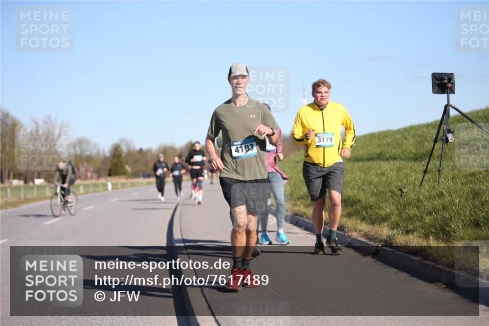 06.04.2025 - 44. Internationalen Wilhelmsburger Insellauf Jannik Wohlers http://msf.ph/oto/7617489 06.04.2025 09:43:04 Laufen 4103, 3179 meine-sportfotos.de