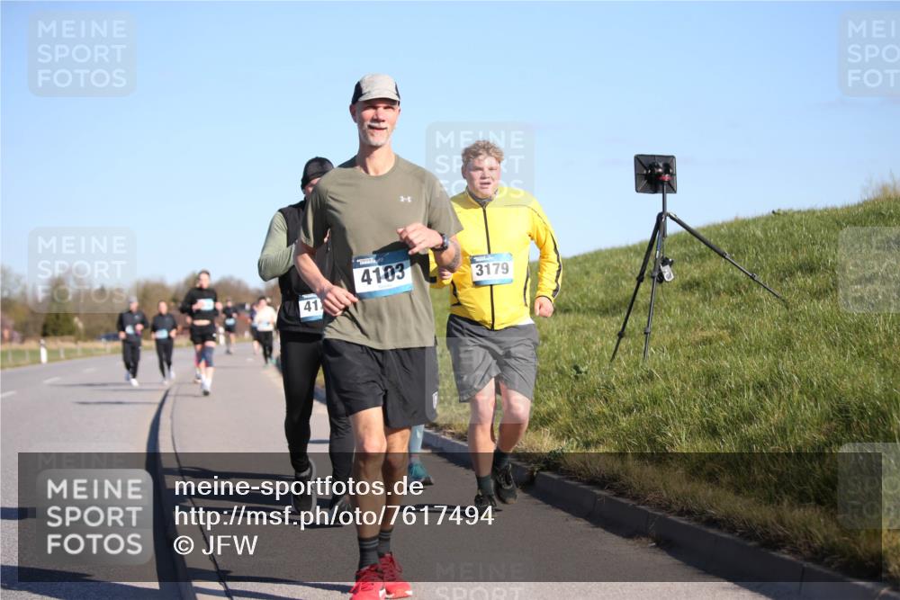 06.04.2025 - 44. Internationalen Wilhelmsburger Insellauf Jannik Wohlers http://msf.ph/oto/7617494 06.04.2025 09:43:04 Laufen 4103, 3179, 41 meine-sportfotos.de