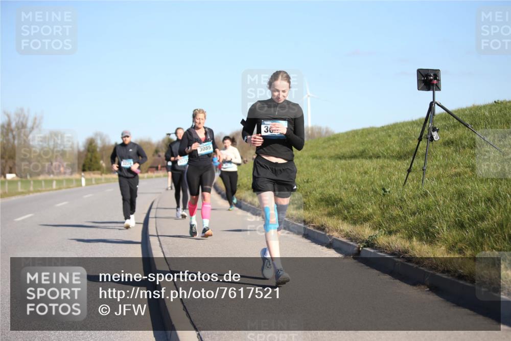 06.04.2025 - 44. Internationalen Wilhelmsburger Insellauf Jannik Wohlers http://msf.ph/oto/7617521 06.04.2025 09:43:12 Laufen 3229, 3228, 3085 meine-sportfotos.de
