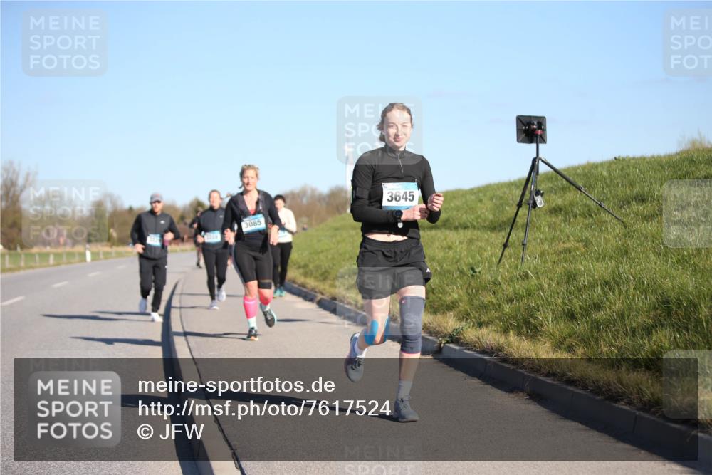 06.04.2025 - 44. Internationalen Wilhelmsburger Insellauf Jannik Wohlers http://msf.ph/oto/7617524 06.04.2025 09:43:12 Laufen 1228, 3085, 3645 meine-sportfotos.de