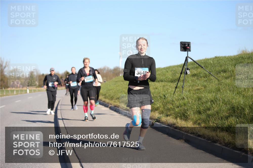 06.04.2025 - 44. Internationalen Wilhelmsburger Insellauf Jannik Wohlers http://msf.ph/oto/7617525 06.04.2025 09:43:12 Laufen 3085, 3645 meine-sportfotos.de