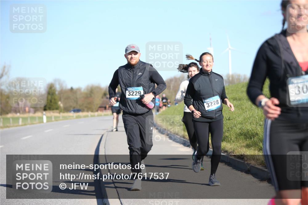 06.04.2025 - 44. Internationalen Wilhelmsburger Insellauf Jannik Wohlers http://msf.ph/oto/7617537 06.04.2025 09:43:15 Laufen 3229, 3228, 30 meine-sportfotos.de