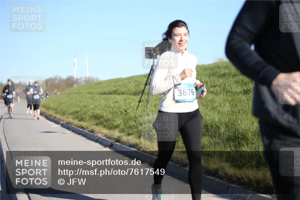 06.04.2025 - 44. Internationalen Wilhelmsburger Insellauf Jannik Wohlers http://msf.ph/oto/7617549 06.04.2025 09:43:19 Laufen 3676 meine-sportfotos.de