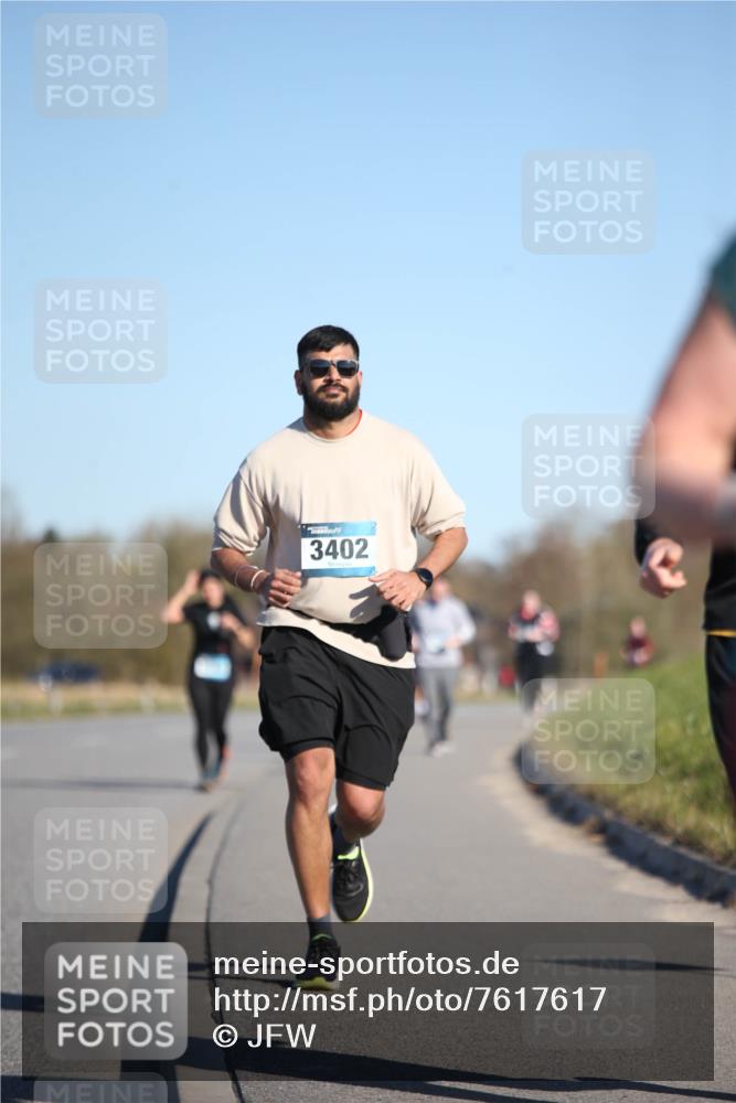 06.04.2025 - 44. Internationalen Wilhelmsburger Insellauf Jannik Wohlers http://msf.ph/oto/7617617 06.04.2025 09:43:46 Laufen 3402 meine-sportfotos.de