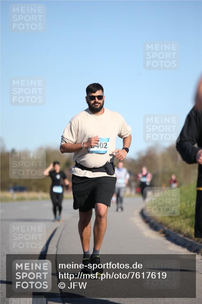 06.04.2025 - 44. Internationalen Wilhelmsburger Insellauf Jannik Wohlers http://msf.ph/oto/7617619 06.04.2025 09:43:46 Laufen 402 meine-sportfotos.de