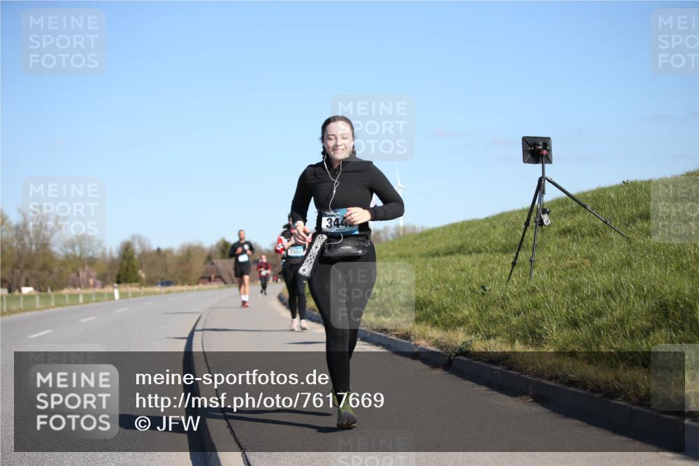 06.04.2025 - 44. Internationalen Wilhelmsburger Insellauf Jannik Wohlers http://msf.ph/oto/7617669 06.04.2025 09:44:05 Laufen 3303, 344 meine-sportfotos.de