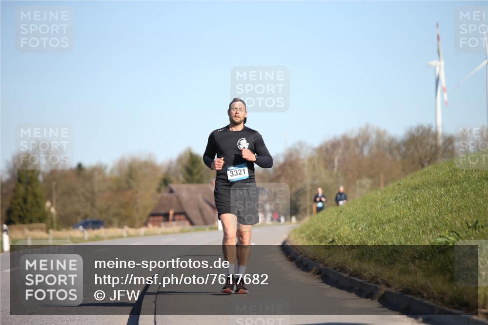 06.04.2025 - 44. Internationalen Wilhelmsburger Insellauf Jannik Wohlers http://msf.ph/oto/7617682 06.04.2025 09:44:10 Laufen 3321 meine-sportfotos.de