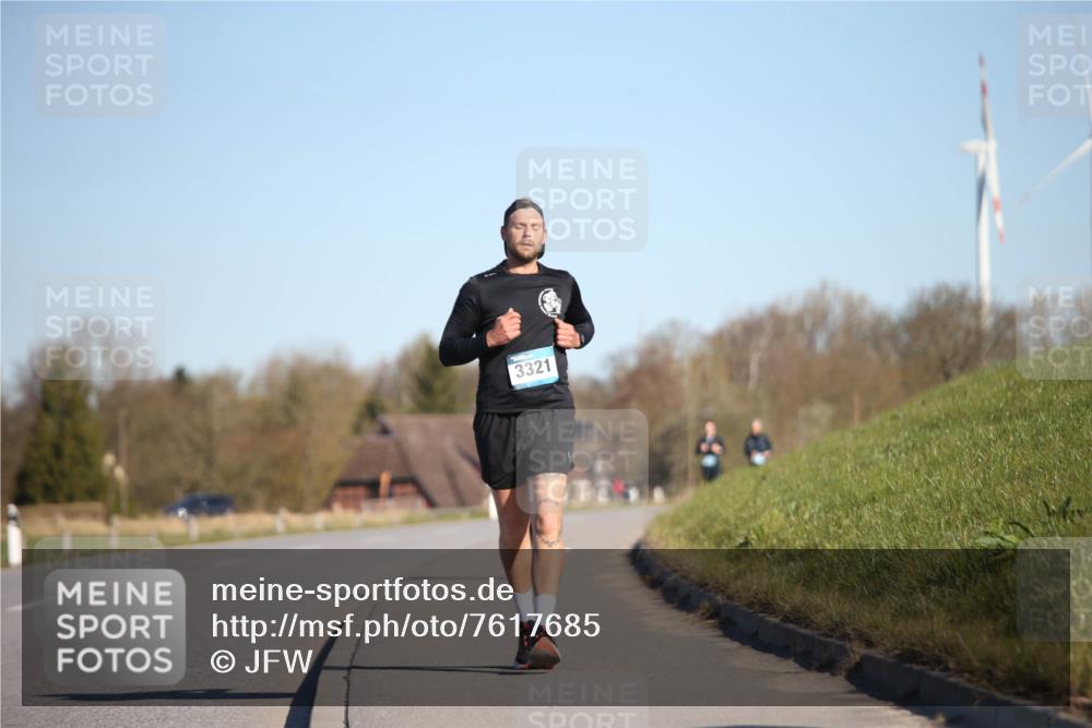 06.04.2025 - 44. Internationalen Wilhelmsburger Insellauf Jannik Wohlers http://msf.ph/oto/7617685 06.04.2025 09:44:10 Laufen 3321 meine-sportfotos.de