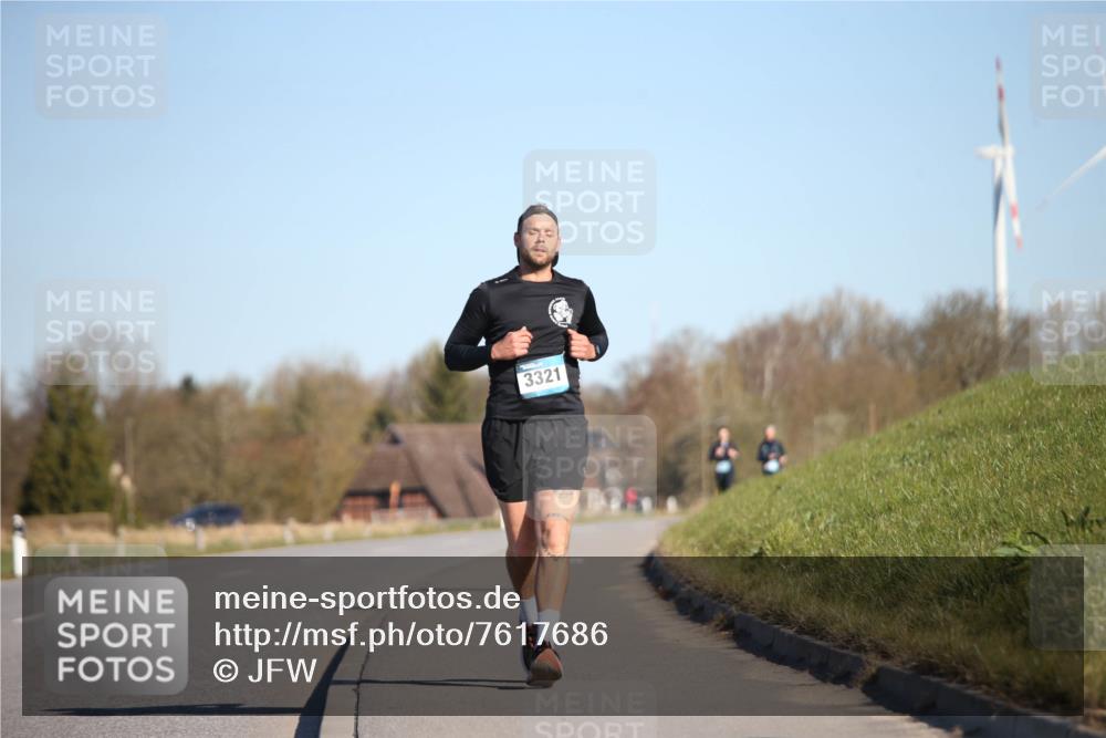 06.04.2025 - 44. Internationalen Wilhelmsburger Insellauf Jannik Wohlers http://msf.ph/oto/7617686 06.04.2025 09:44:11 Laufen 3321 meine-sportfotos.de