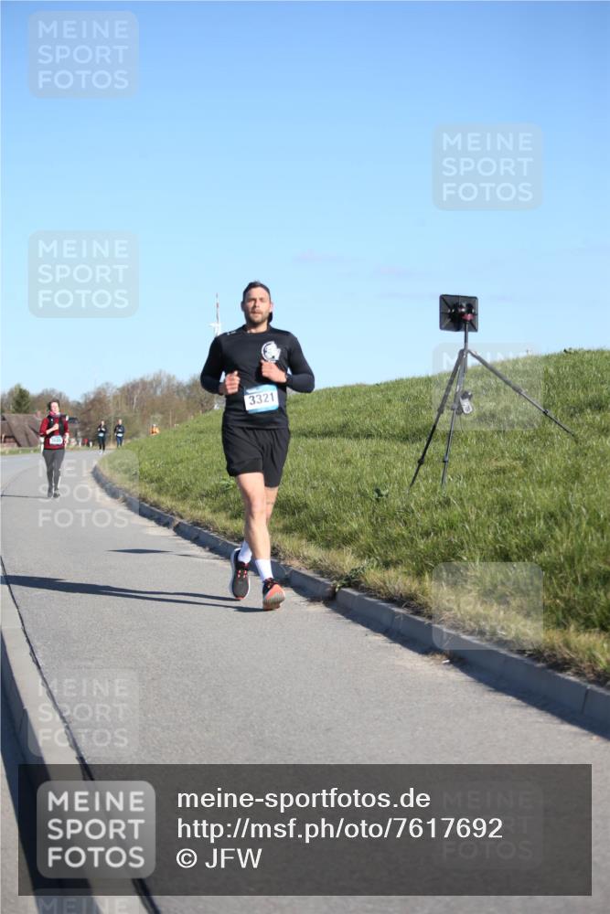 06.04.2025 - 44. Internationalen Wilhelmsburger Insellauf Jannik Wohlers http://msf.ph/oto/7617692 06.04.2025 09:44:15 Laufen 3321 meine-sportfotos.de