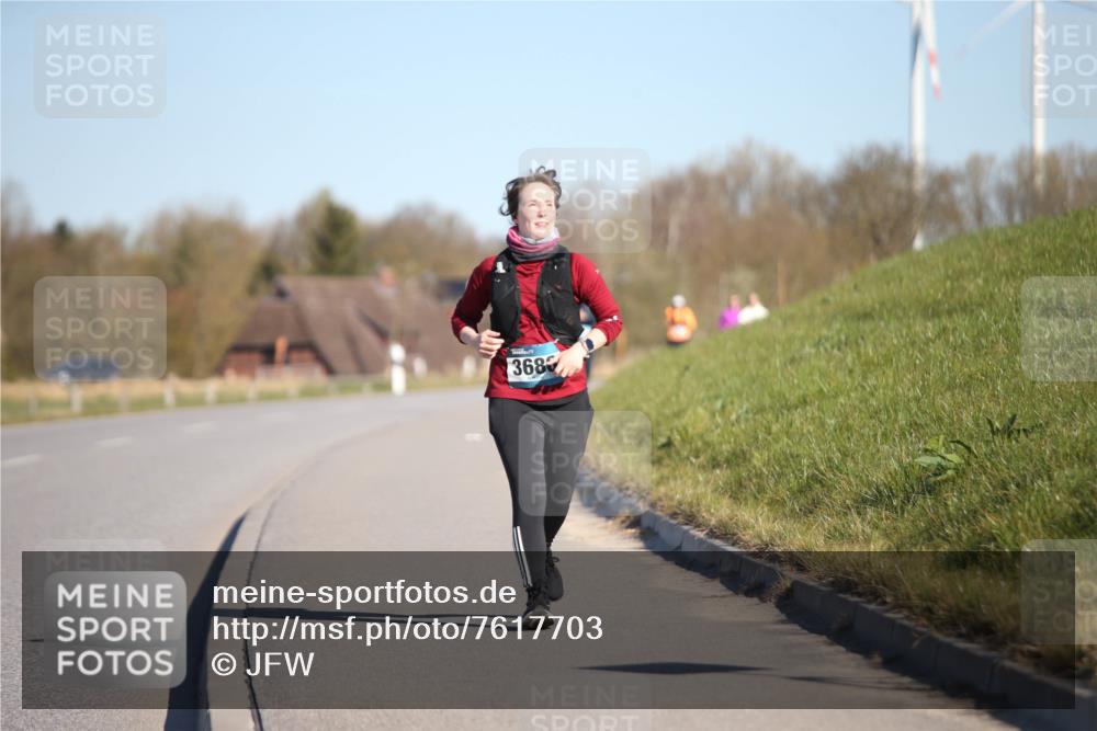 06.04.2025 - 44. Internationalen Wilhelmsburger Insellauf Jannik Wohlers http://msf.ph/oto/7617703 06.04.2025 09:44:19 Laufen 3680 meine-sportfotos.de
