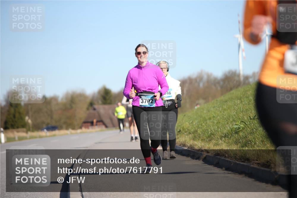 06.04.2025 - 44. Internationalen Wilhelmsburger Insellauf Jannik Wohlers http://msf.ph/oto/7617791 06.04.2025 09:45:01 Laufen 3702, 46 meine-sportfotos.de