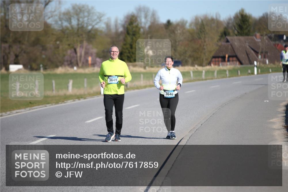 06.04.2025 - 44. Internationalen Wilhelmsburger Insellauf Jannik Wohlers http://msf.ph/oto/7617859 06.04.2025 09:45:19 Laufen 3649, 3648 meine-sportfotos.de