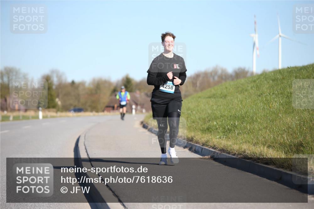 06.04.2025 - 44. Internationalen Wilhelmsburger Insellauf Jannik Wohlers http://msf.ph/oto/7618636 06.04.2025 09:49:38 Laufen 4258 meine-sportfotos.de