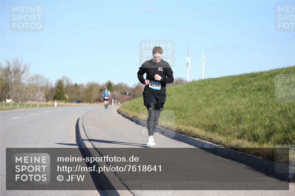 06.04.2025 - 44. Internationalen Wilhelmsburger Insellauf Jannik Wohlers http://msf.ph/oto/7618641 06.04.2025 09:49:39 Laufen 4258 meine-sportfotos.de