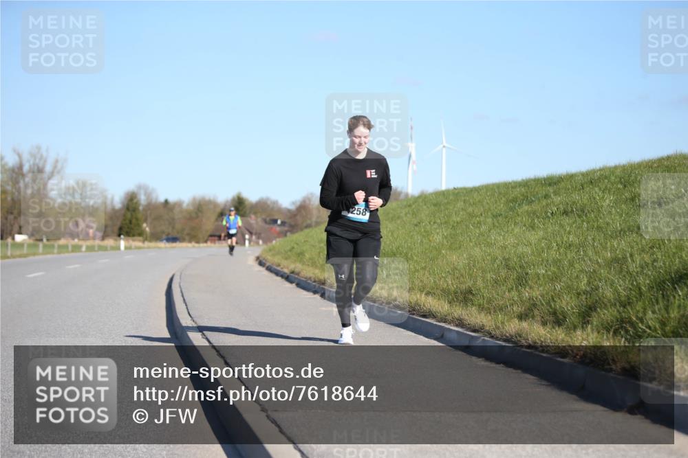 06.04.2025 - 44. Internationalen Wilhelmsburger Insellauf Jannik Wohlers http://msf.ph/oto/7618644 06.04.2025 09:49:39 Laufen 258 meine-sportfotos.de