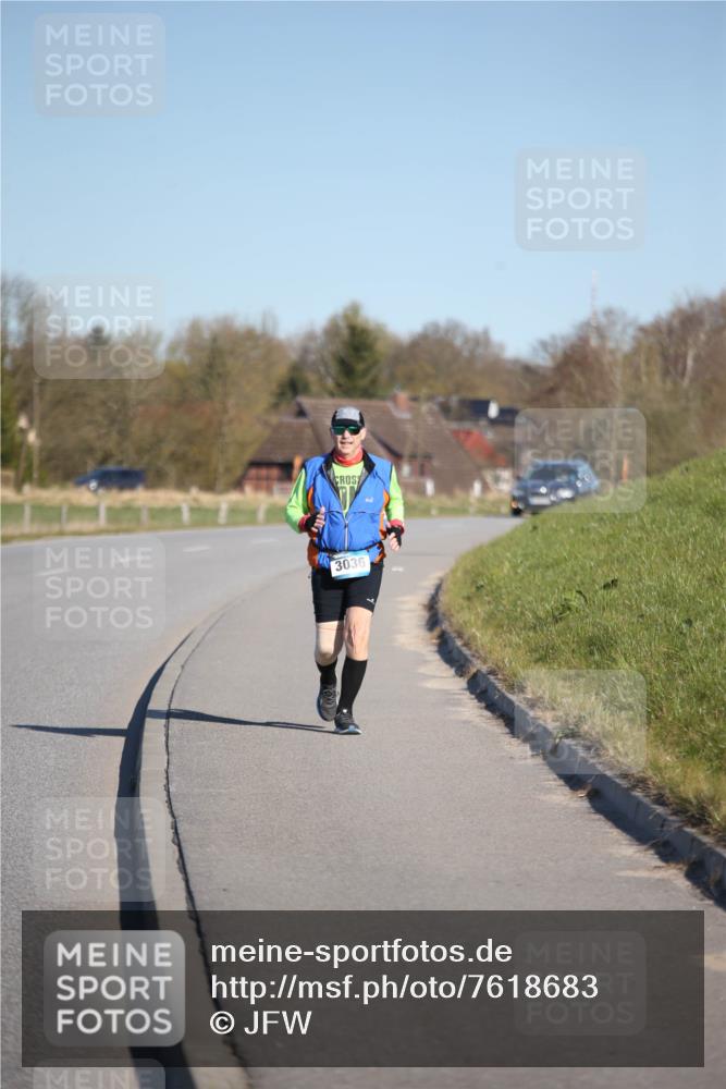 06.04.2025 - 44. Internationalen Wilhelmsburger Insellauf Jannik Wohlers http://msf.ph/oto/7618683 06.04.2025 09:49:51 Laufen 3036 meine-sportfotos.de