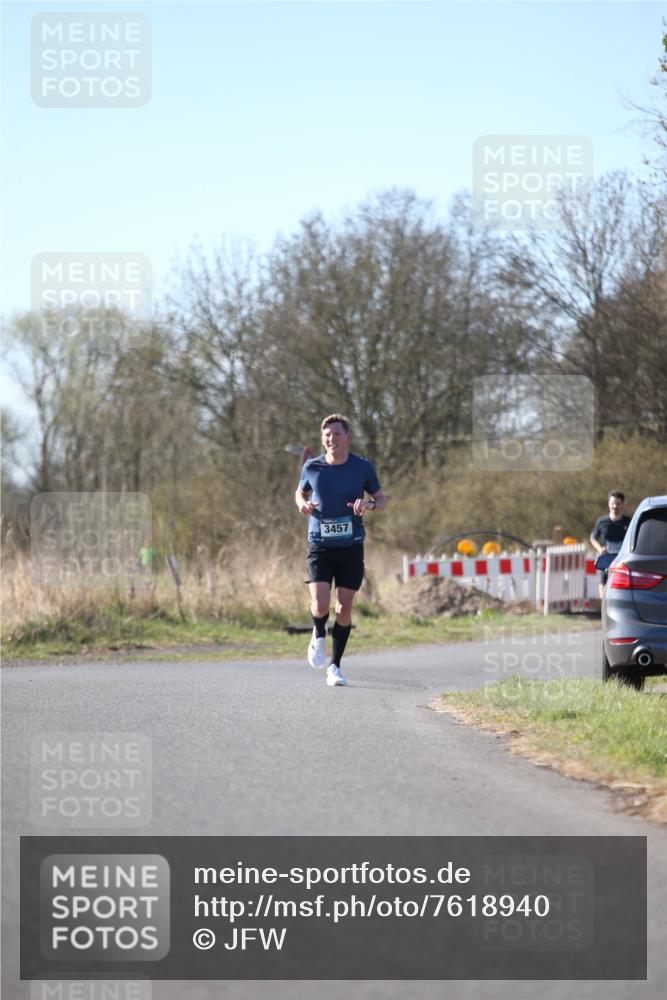 06.04.2025 - 44. Internationalen Wilhelmsburger Insellauf Jannik Wohlers http://msf.ph/oto/7618940 06.04.2025 09:59:30 Laufen 3457 meine-sportfotos.de