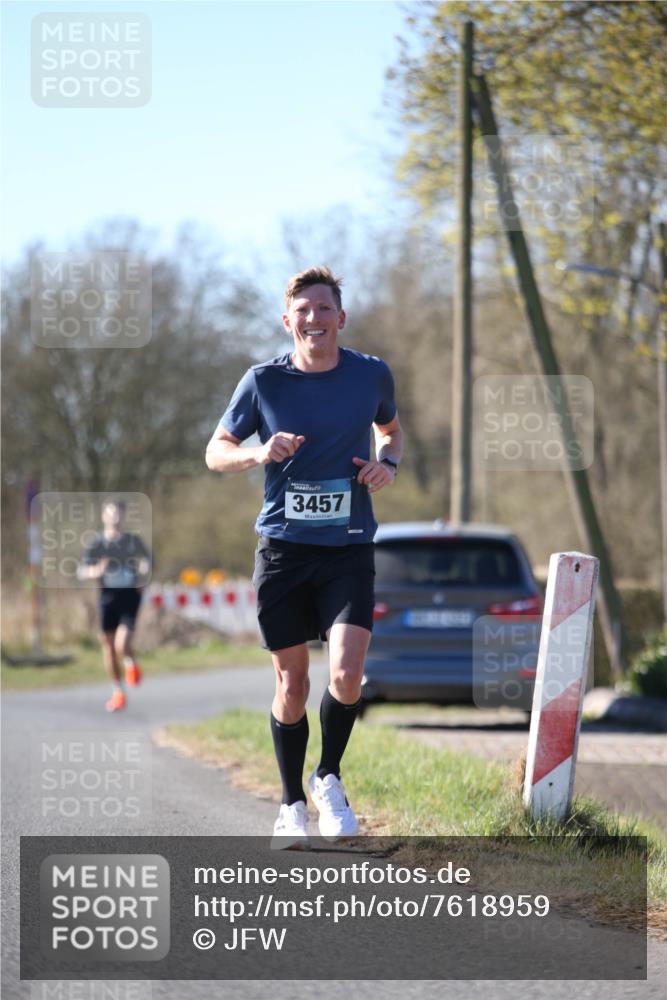06.04.2025 - 44. Internationalen Wilhelmsburger Insellauf Jannik Wohlers http://msf.ph/oto/7618959 06.04.2025 09:59:34 Laufen 3457 meine-sportfotos.de