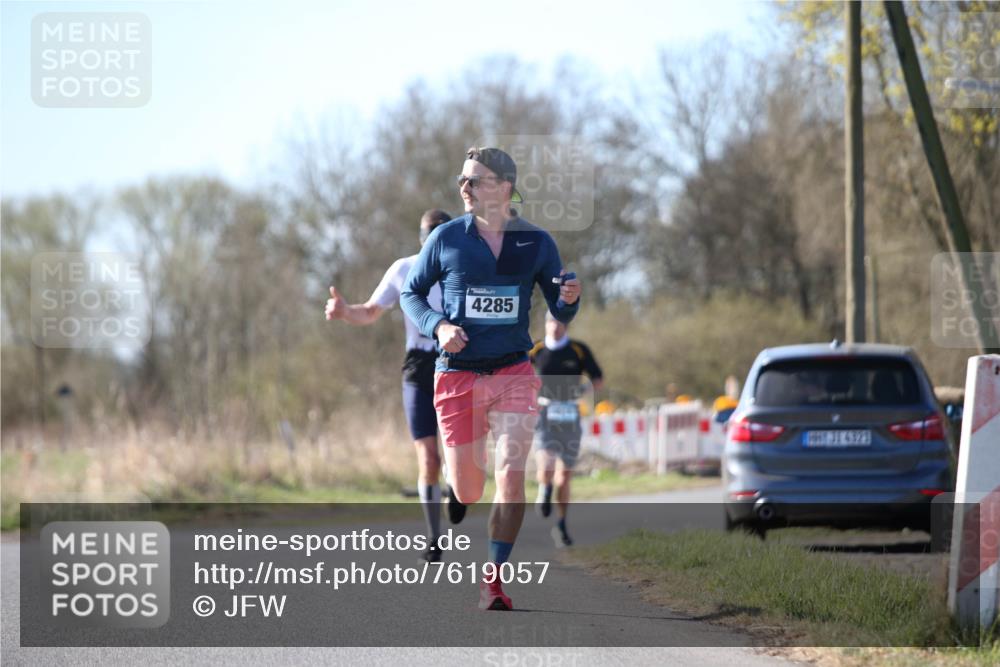 06.04.2025 - 44. Internationalen Wilhelmsburger Insellauf Jannik Wohlers http://msf.ph/oto/7619057 06.04.2025 10:00:29 Laufen 4285, 31, 4921 meine-sportfotos.de