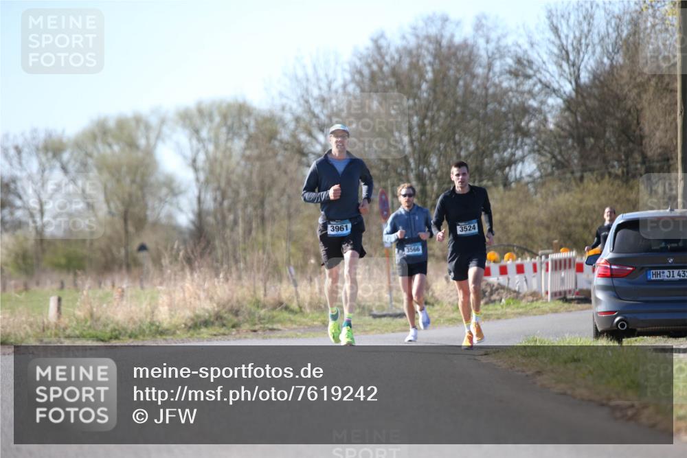 06.04.2025 - 44. Internationalen Wilhelmsburger Insellauf Jannik Wohlers http://msf.ph/oto/7619242 06.04.2025 10:01:35 Laufen 3961, 3566, 3524, 432 meine-sportfotos.de