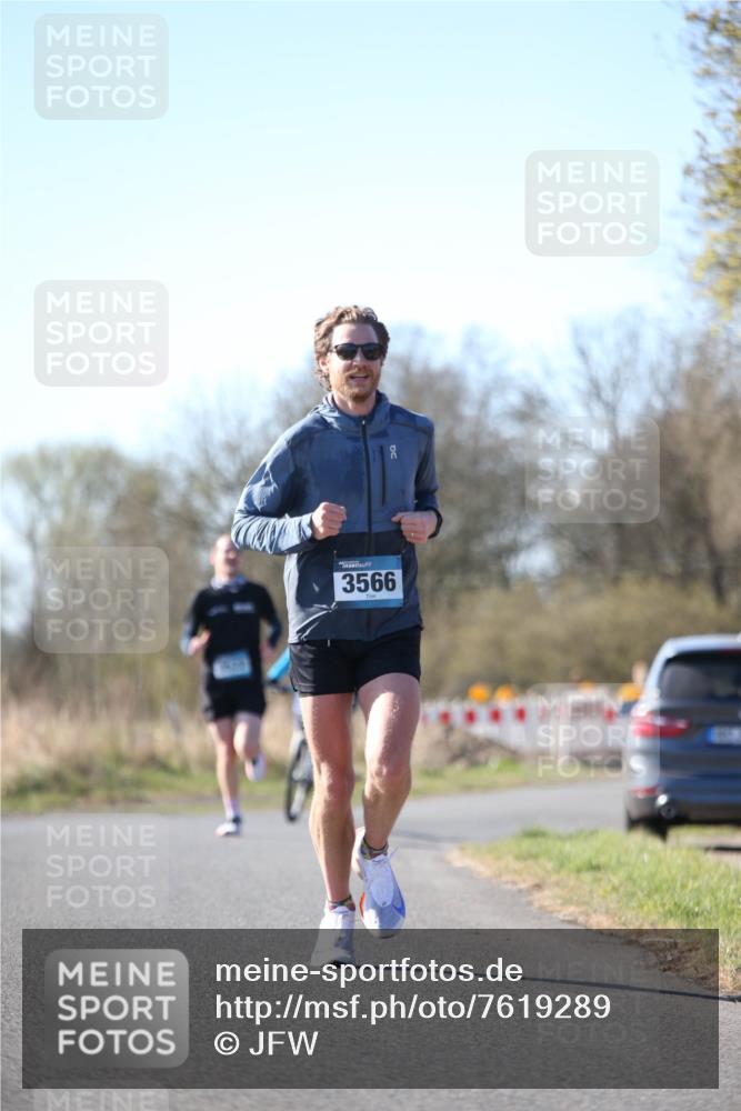 06.04.2025 - 44. Internationalen Wilhelmsburger Insellauf Jannik Wohlers http://msf.ph/oto/7619289 06.04.2025 10:01:42 Laufen 3566 meine-sportfotos.de