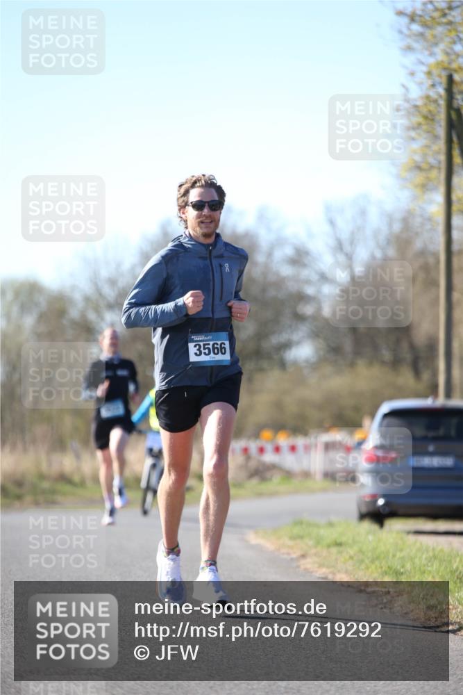 06.04.2025 - 44. Internationalen Wilhelmsburger Insellauf Jannik Wohlers http://msf.ph/oto/7619292 06.04.2025 10:01:42 Laufen 3566 meine-sportfotos.de