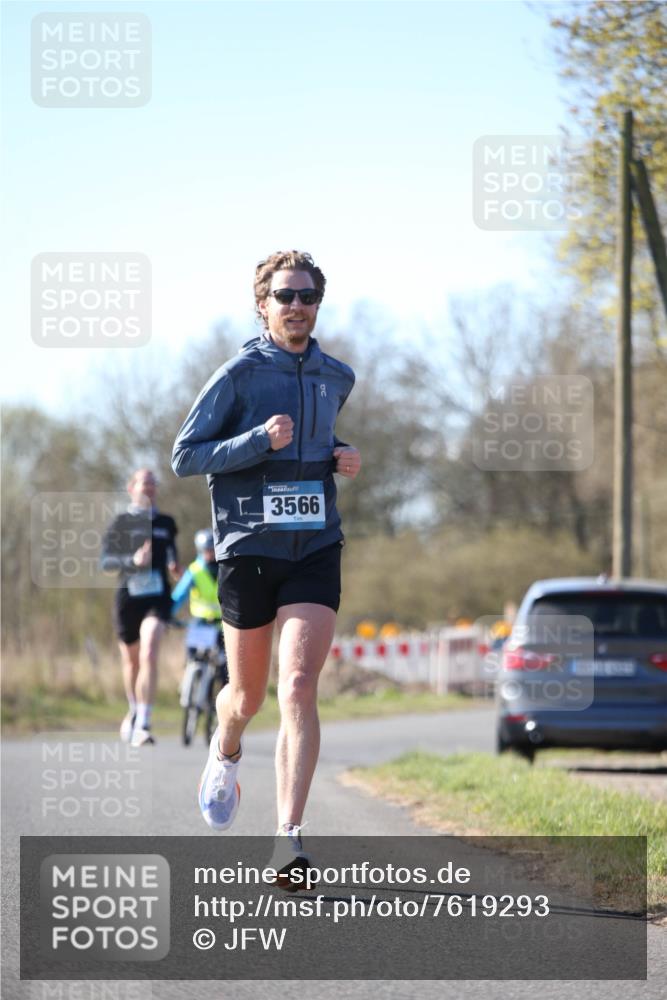 06.04.2025 - 44. Internationalen Wilhelmsburger Insellauf Jannik Wohlers http://msf.ph/oto/7619293 06.04.2025 10:01:42 Laufen 3566 meine-sportfotos.de