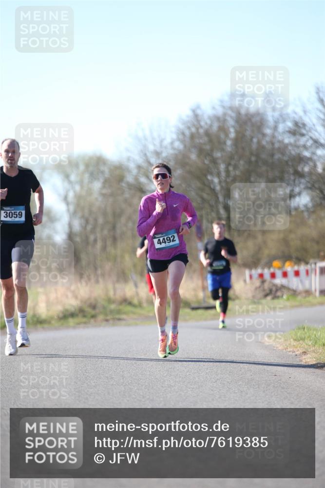 06.04.2025 - 44. Internationalen Wilhelmsburger Insellauf Jannik Wohlers http://msf.ph/oto/7619385 06.04.2025 10:02:01 Laufen 3059, 4492 meine-sportfotos.de