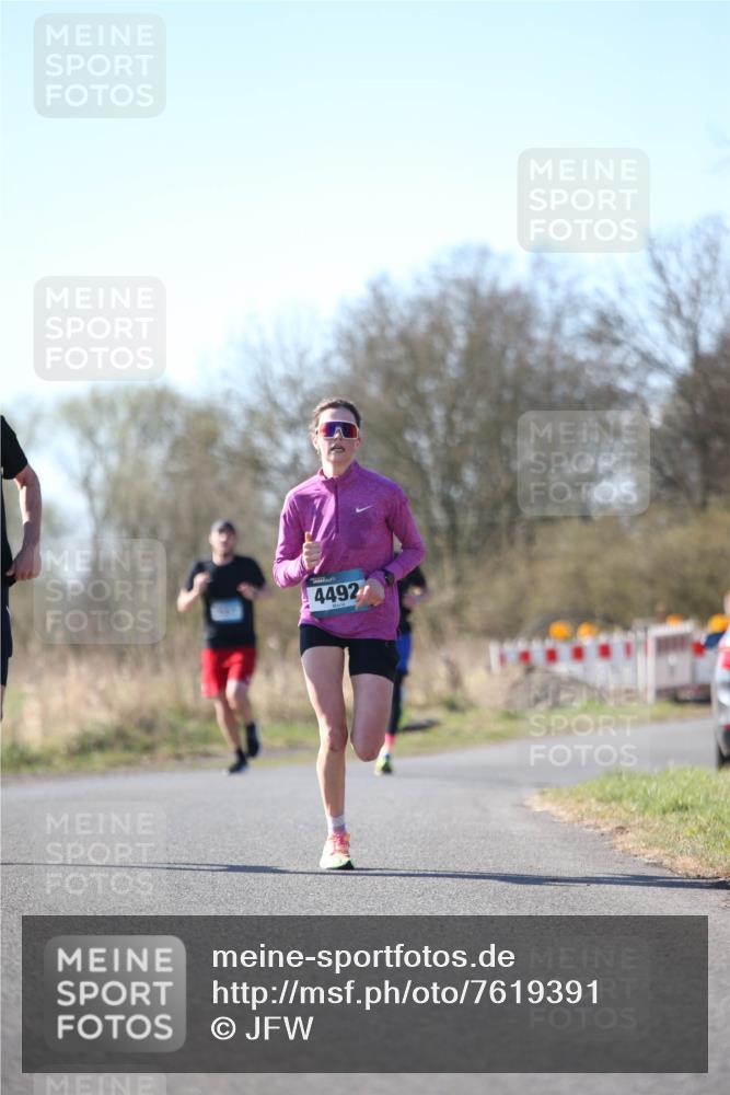 06.04.2025 - 44. Internationalen Wilhelmsburger Insellauf Jannik Wohlers http://msf.ph/oto/7619391 06.04.2025 10:02:02 Laufen 4492 meine-sportfotos.de