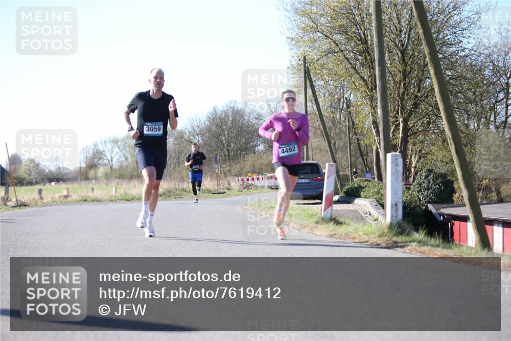 06.04.2025 - 44. Internationalen Wilhelmsburger Insellauf Jannik Wohlers http://msf.ph/oto/7619412 06.04.2025 10:02:03 Laufen 3059, 4492, 31, 4323 meine-sportfotos.de