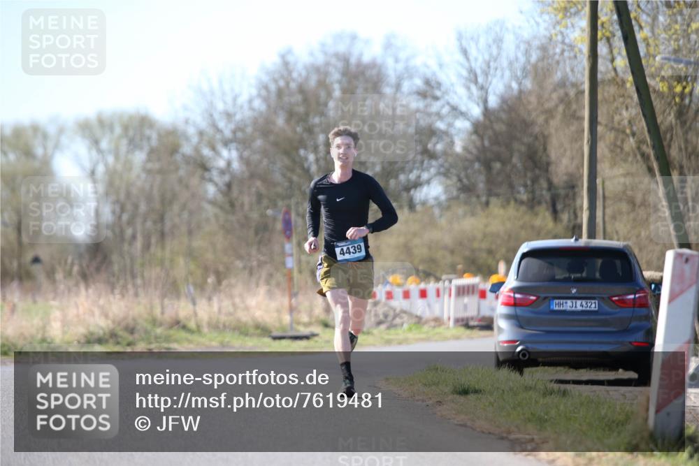 06.04.2025 - 44. Internationalen Wilhelmsburger Insellauf Jannik Wohlers http://msf.ph/oto/7619481 06.04.2025 10:02:31 Laufen 4439, 4321 meine-sportfotos.de