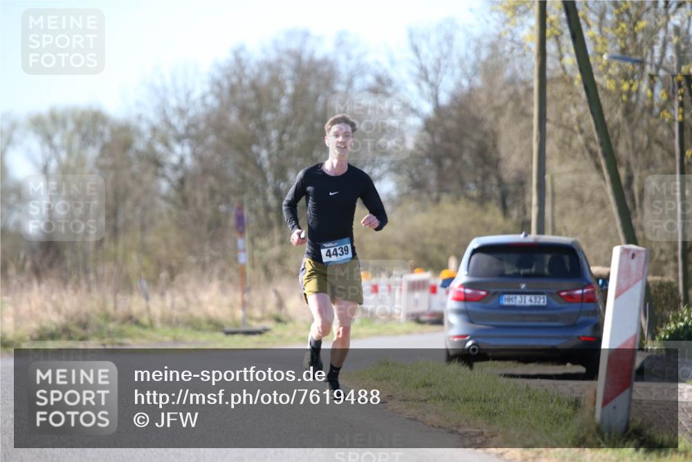 06.04.2025 - 44. Internationalen Wilhelmsburger Insellauf Jannik Wohlers http://msf.ph/oto/7619488 06.04.2025 10:02:31 Laufen 4439, 31, 4321 meine-sportfotos.de