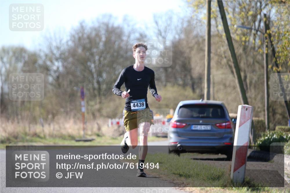 06.04.2025 - 44. Internationalen Wilhelmsburger Insellauf Jannik Wohlers http://msf.ph/oto/7619494 06.04.2025 10:02:32 Laufen 4439 meine-sportfotos.de