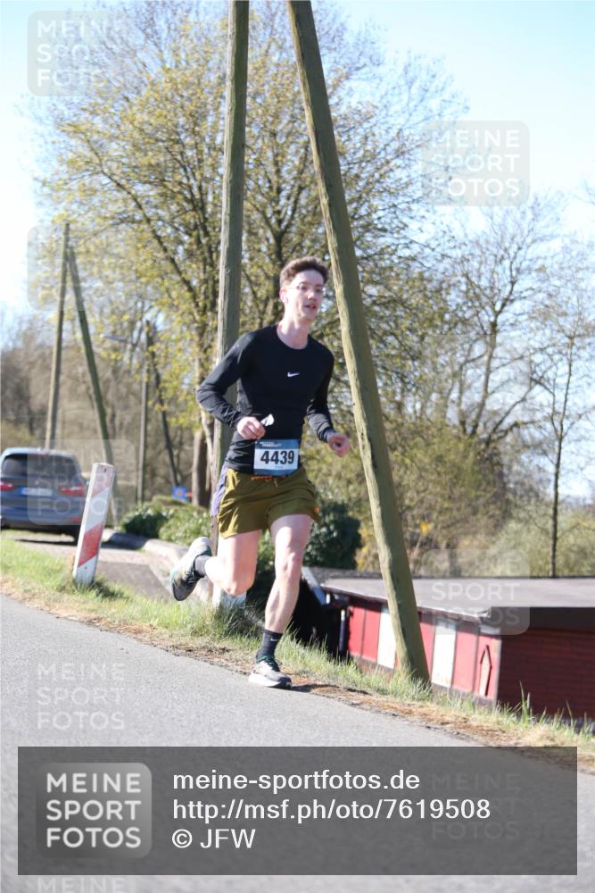 06.04.2025 - 44. Internationalen Wilhelmsburger Insellauf Jannik Wohlers http://msf.ph/oto/7619508 06.04.2025 10:02:35 Laufen 4439 meine-sportfotos.de