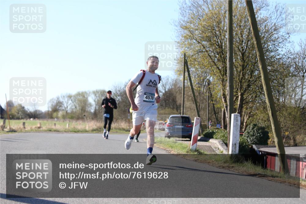 06.04.2025 - 44. Internationalen Wilhelmsburger Insellauf Jannik Wohlers http://msf.ph/oto/7619628 06.04.2025 10:03:33 Laufen 4570 meine-sportfotos.de