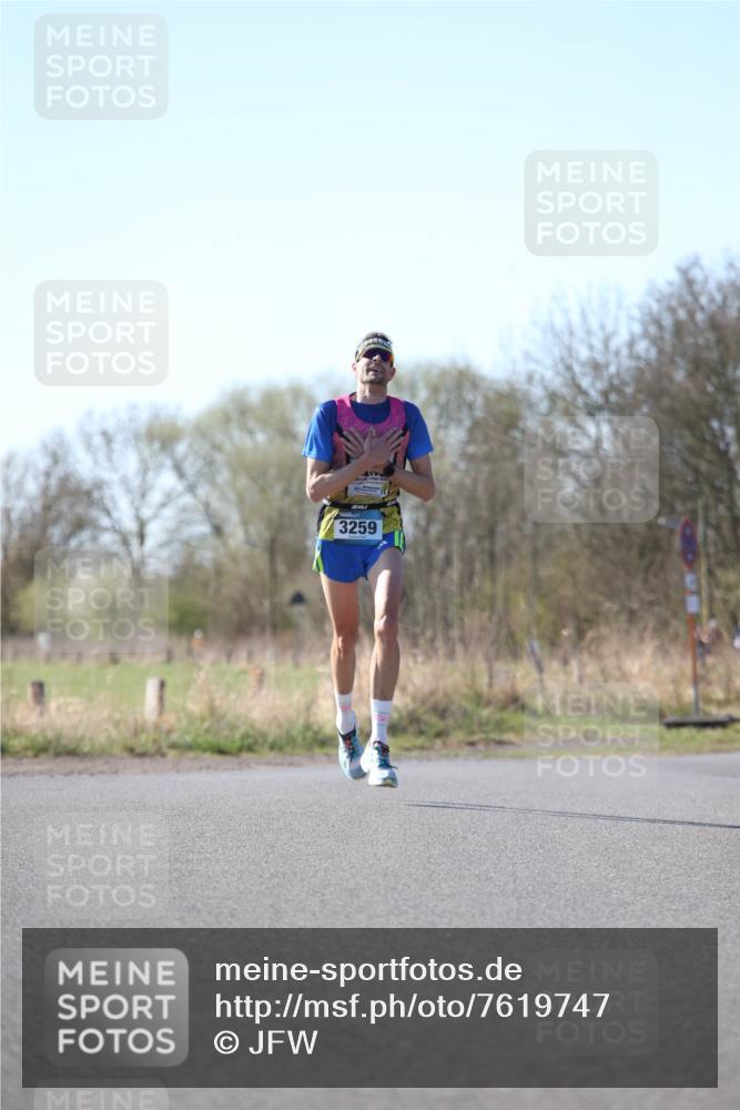 06.04.2025 - 44. Internationalen Wilhelmsburger Insellauf Jannik Wohlers http://msf.ph/oto/7619747 06.04.2025 10:04:01 Laufen 3259 meine-sportfotos.de