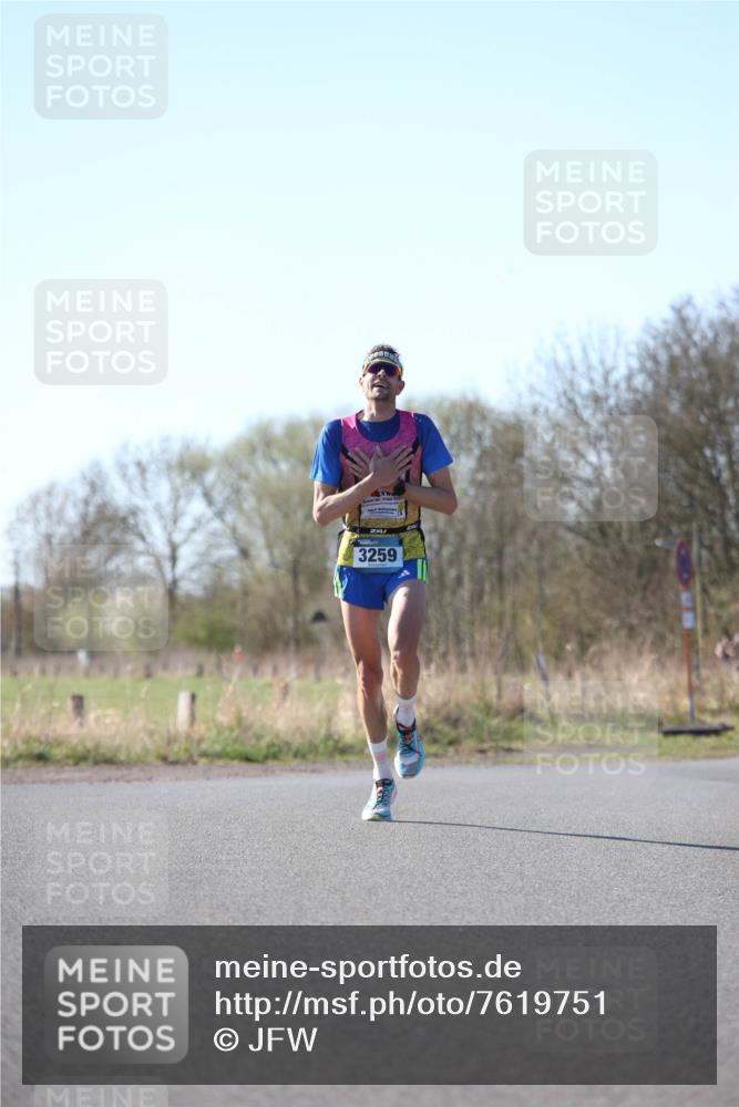 06.04.2025 - 44. Internationalen Wilhelmsburger Insellauf Jannik Wohlers http://msf.ph/oto/7619751 06.04.2025 10:04:02 Laufen 3259 meine-sportfotos.de