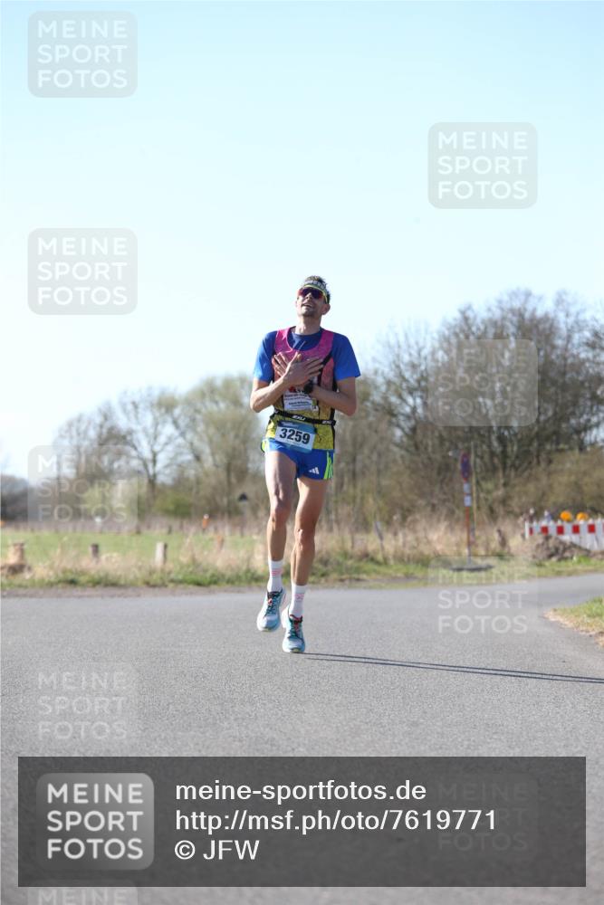 06.04.2025 - 44. Internationalen Wilhelmsburger Insellauf Jannik Wohlers http://msf.ph/oto/7619771 06.04.2025 10:04:03 Laufen 3259 meine-sportfotos.de