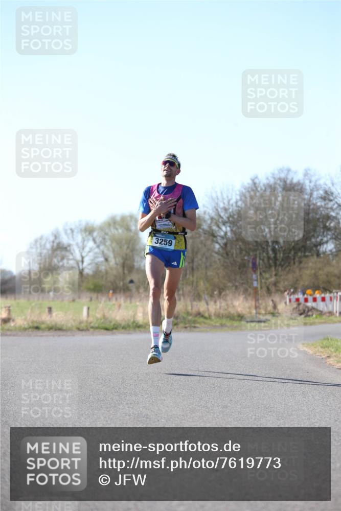 06.04.2025 - 44. Internationalen Wilhelmsburger Insellauf Jannik Wohlers http://msf.ph/oto/7619773 06.04.2025 10:04:03 Laufen 3259 meine-sportfotos.de