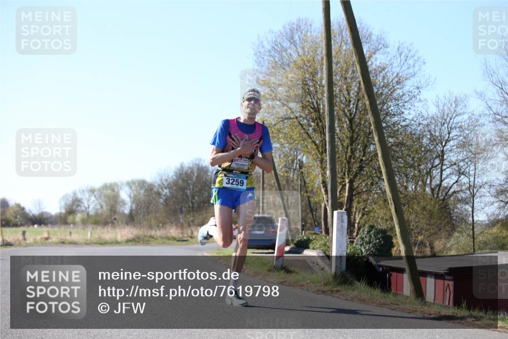 06.04.2025 - 44. Internationalen Wilhelmsburger Insellauf Jannik Wohlers http://msf.ph/oto/7619798 06.04.2025 10:04:05 Laufen 3259 meine-sportfotos.de
