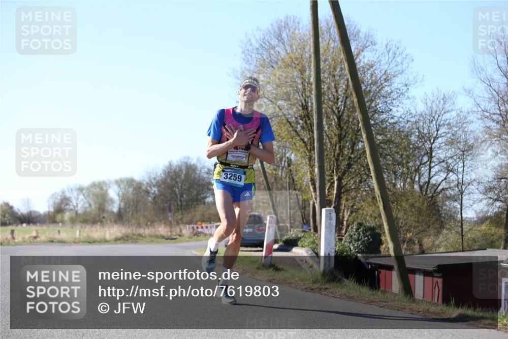 06.04.2025 - 44. Internationalen Wilhelmsburger Insellauf Jannik Wohlers http://msf.ph/oto/7619803 06.04.2025 10:04:05 Laufen 3259 meine-sportfotos.de