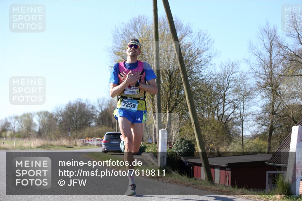 06.04.2025 - 44. Internationalen Wilhelmsburger Insellauf Jannik Wohlers http://msf.ph/oto/7619811 06.04.2025 10:04:05 Laufen 3259 meine-sportfotos.de