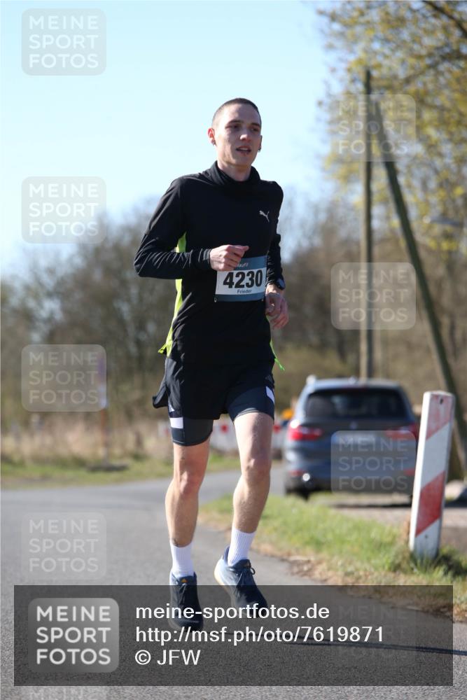 06.04.2025 - 44. Internationalen Wilhelmsburger Insellauf Jannik Wohlers http://msf.ph/oto/7619871 06.04.2025 10:04:35 Laufen 4230 meine-sportfotos.de