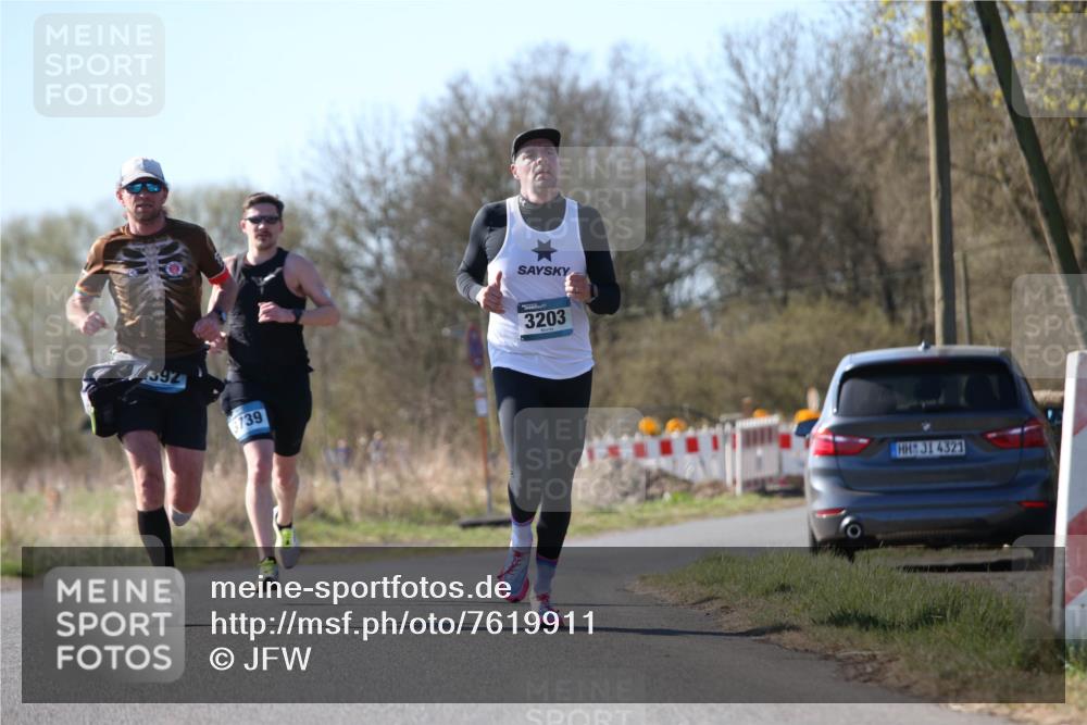 06.04.2025 - 44. Internationalen Wilhelmsburger Insellauf Jannik Wohlers http://msf.ph/oto/7619911 06.04.2025 10:04:47 Laufen 392, 3739, 3203, 31, 4321 meine-sportfotos.de