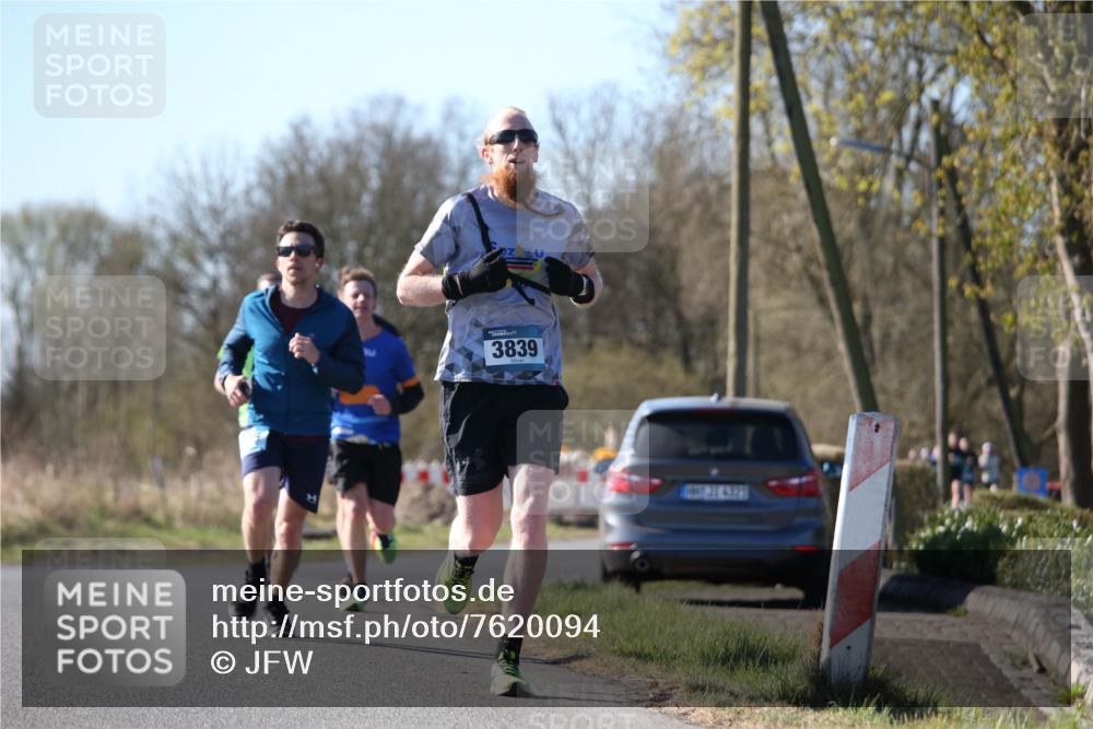 06.04.2025 - 44. Internationalen Wilhelmsburger Insellauf Jannik Wohlers http://msf.ph/oto/7620094 06.04.2025 10:05:38 Laufen 3839 meine-sportfotos.de