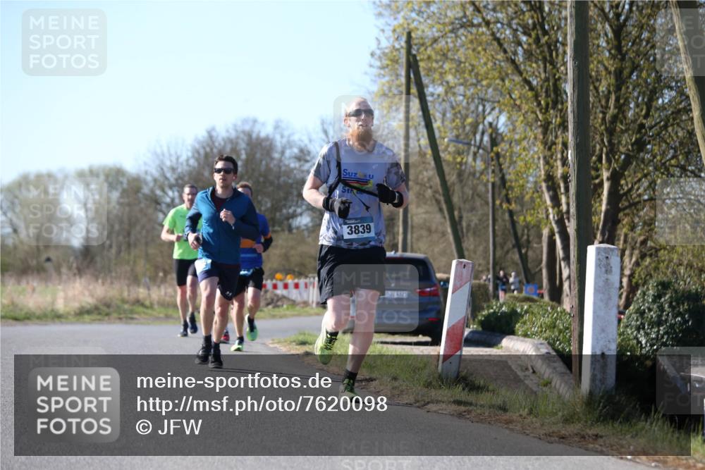 06.04.2025 - 44. Internationalen Wilhelmsburger Insellauf Jannik Wohlers http://msf.ph/oto/7620098 06.04.2025 10:05:39 Laufen 3839, 31, 4323 meine-sportfotos.de